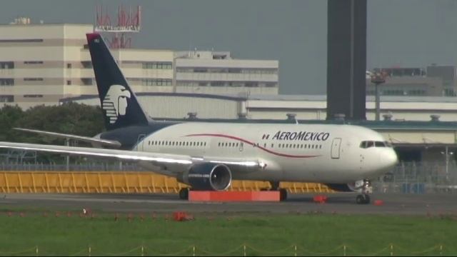 Aeromexico B767-200 in Tokyo-Narita landing & takeoff / en Tokyo-Narita aterrizaje y despegue смотреть онлайн