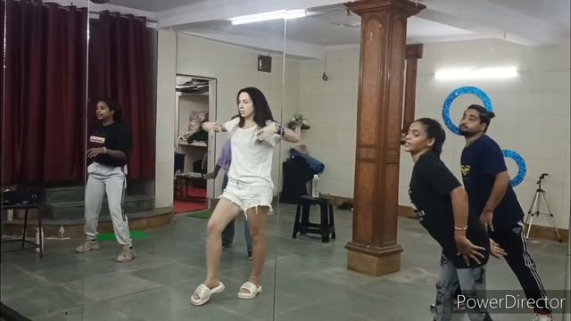 Подготовка к шоу | Танцую Болливуд смотреть онлайн