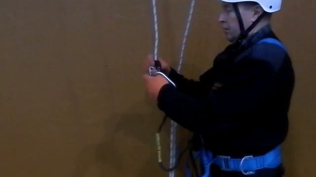 Подготовка к работе и спуск подъём по альп верёвке смотреть онлайн