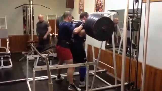 Александр Курак, присед в бинтах - 370 кг, очень легко! смотреть онлайн