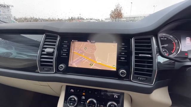SKODA Kodiaq Estate 2.0 TSI 190 SE L 4x4 5dr DSG [7 Seat] YV21FMA смотреть онлайн