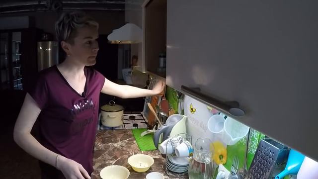 ВЛОГ// КРАШУ ТЕПЛИЦУ// ГОТОВЛЮ ВКУСНЕЙШИЙ УЖИН:) смотреть онлайн