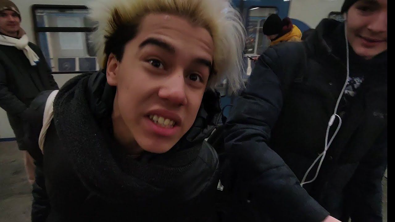 Неформал в метро! смотреть онлайн