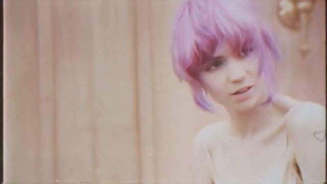 Grimes в рекламе парфюма от Stella McCartney смотреть онлайн