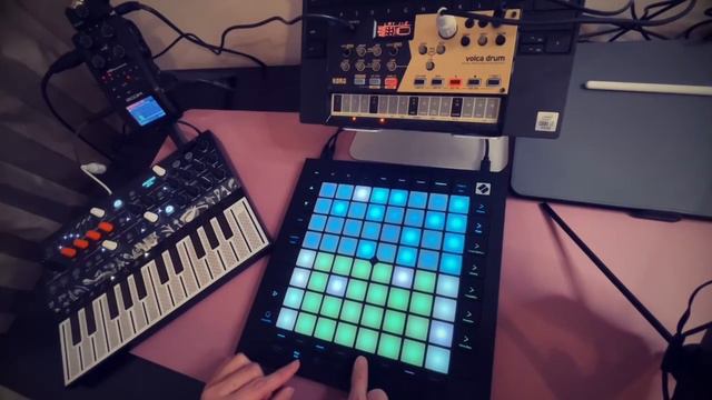 Trying out launchpad pro mk iii with the microfreak смотреть онлайн