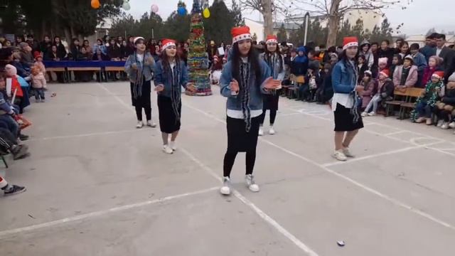 Muzrabot Tumani 18-maktab 10-sinf Qizlarining Yangi Yil Bayrami Tadbiridagi Chiqishi