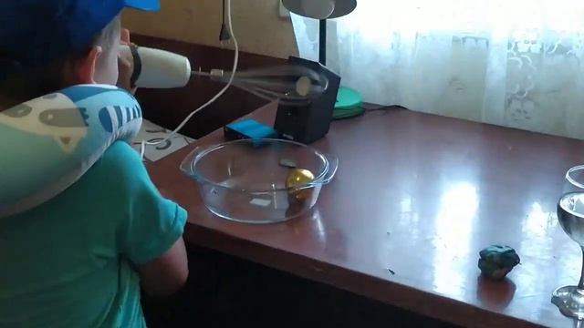 ПЛАСИЛИН, НОВАГОДНИЙ ШАРИК И ВОДА БЛЭНДЕР ЧЕЛЛЕНДЖ !!!!!!!!!!!!!!!!! смотреть онлайн