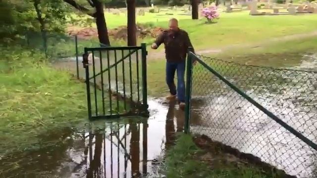 Мужик упал в лужу смотреть онлайн