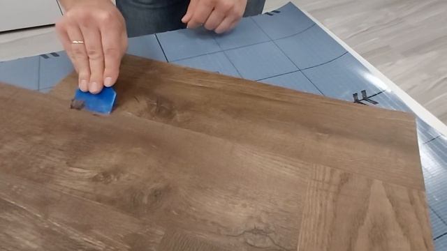 Практические советы: как устранить зазоры между стыками клеевой виниловой плитки? смотреть онлайн