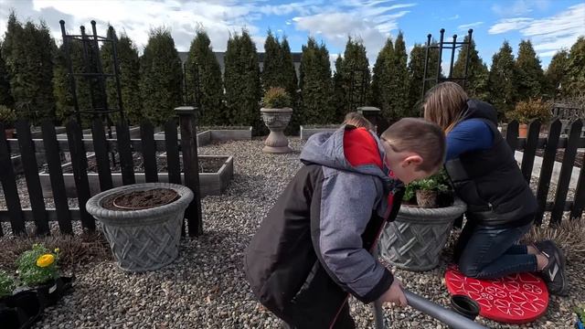 Isn't it Too Early To Plant? // Did Aaron Insert the Pronunciation of Obelisk? // Garden Answer 🌿 смотреть онлайн