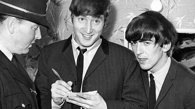 The Beatles - Misery - Isolated Guitars + Piano смотреть онлайн