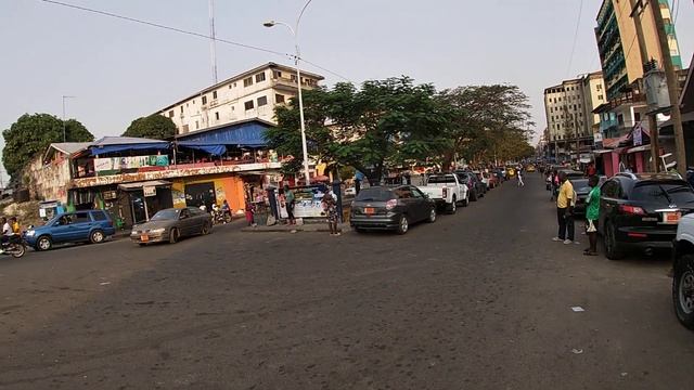 MONROVIA, LIBERIA 2022 A WALK ON BROAD STREET (RAW FOOTAGE - PART 1) смотреть онлайн