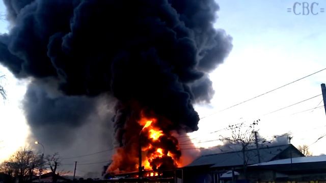 В Симферополе горят склады 13.02.17 смотреть онлайн
