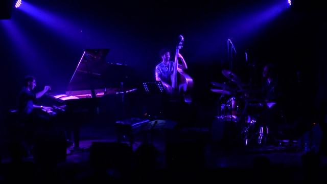 Yaaki Levy Trio- The Conformist смотреть онлайн