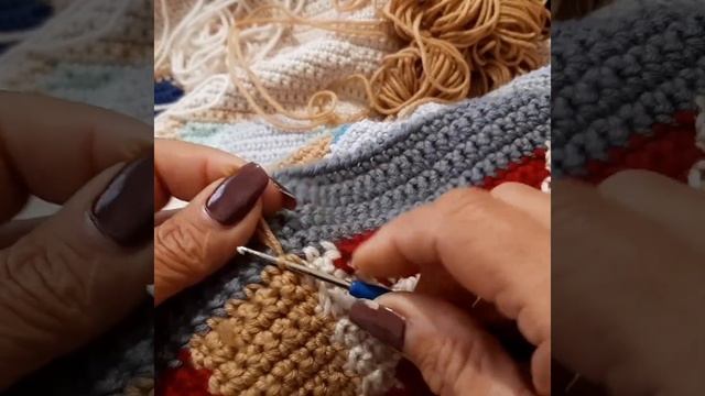 Вязание крючком. Техника интарсия. Дом Бальо, Испания, Барселона. Декорирование элементов. смотреть онлайн