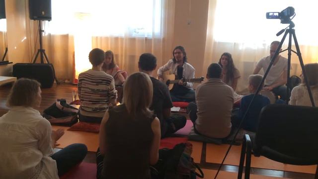 Radhe Radhe Govinda (acoustic) Kirtan. Mantra. Dmitry Alwar. Bhakti Marga смотреть онлайн