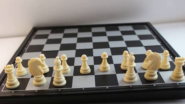 Урок 1 по шахматам для начинающих/Как называются шахматные фигуры и как их правильно расставить смотреть онлайн