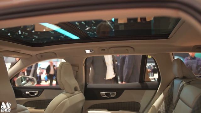 New Volvo V60 makes Geneva Motor Show debut - a super-stylish Swedish estate смотреть онлайн