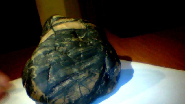 Черный минерал с золотистыми полосами 970 кр смотреть онлайн