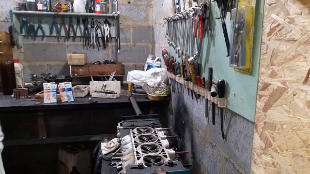 Замена направляющих втулок клапанов и немного о поддельных запчастях смотреть онлайн