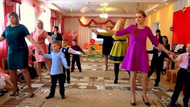 Танец с мамой на 8 марта в детском саду.mp4 смотреть онлайн