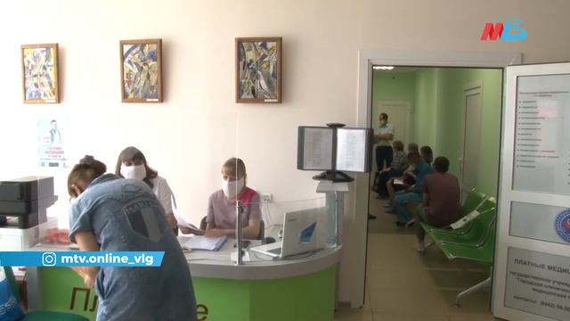 В волгоградской больнице №25 привили более 80% сотрудников смотреть онлайн
