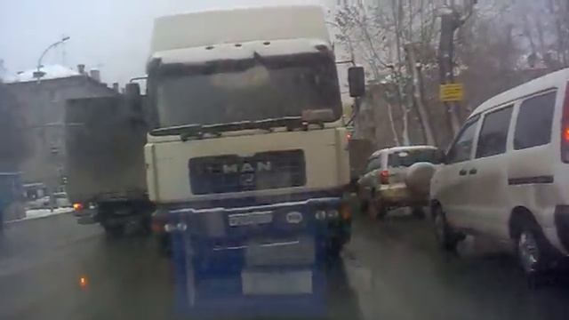 фура задом новосибирск.mp4 смотреть онлайн