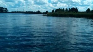 Лодка-болотоход 9 л.с. испытание на воде