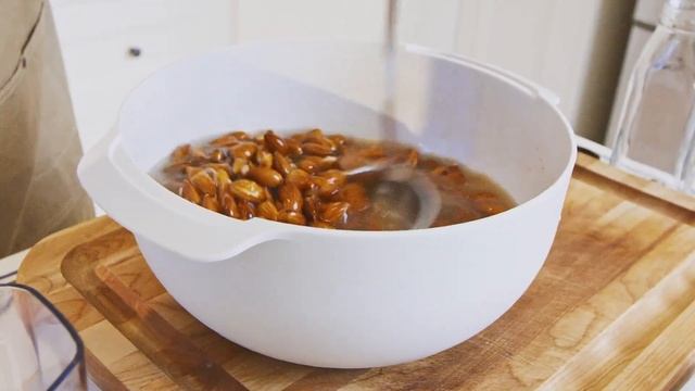 How to Make Nut Milk With the J2 Cold Press Juicer смотреть онлайн
