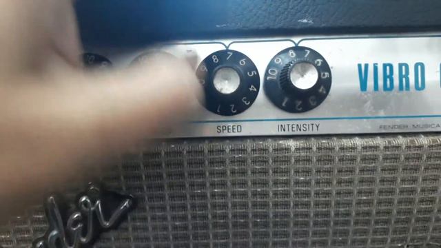 FENDER VIBRO CHAMP 1978S смотреть онлайн