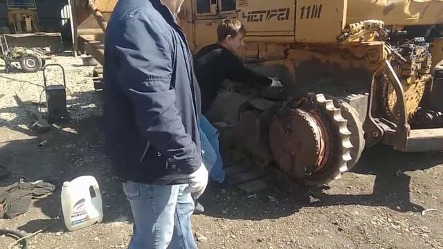 Бульдозер сам себя обул смотреть онлайн