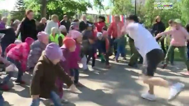 Больше сотни ярославцев пришли на общегородскую зарядку смотреть онлайн