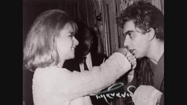 Ο Δημήτρης Χορν και η Αλίκη Βουγιουκλάκη, μαζί, στο ραδιόφωνο..