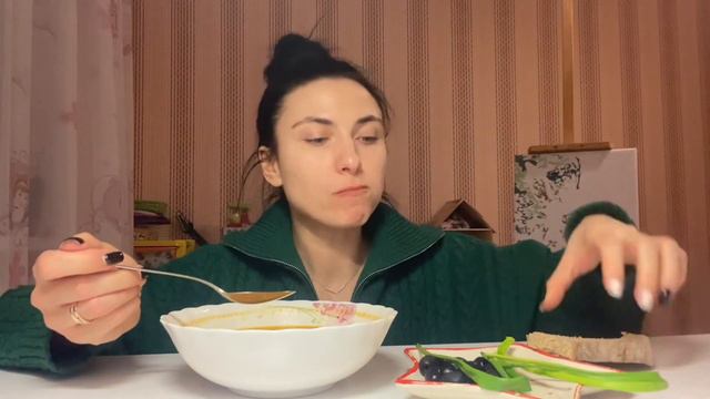 МУКБАНГ СОЛЯНКА_ПОГОДА НЕ РАДУЕТ 😒 смотреть онлайн