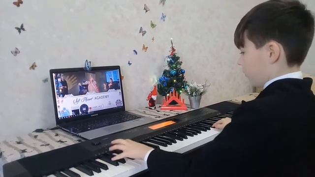 SOFT MOZART Winter Recital 2021-2022 Akim (10) plays May Bug. O.Krut смотреть онлайн