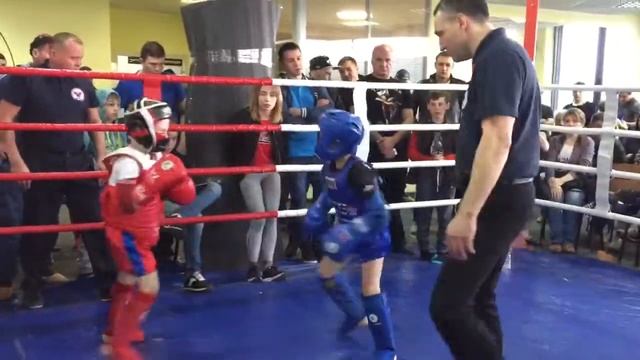 Открытый ринг по тайскому боксу. Фомягин Илья, 8 лет. Тренер Ратманский С.И. смотреть онлайн