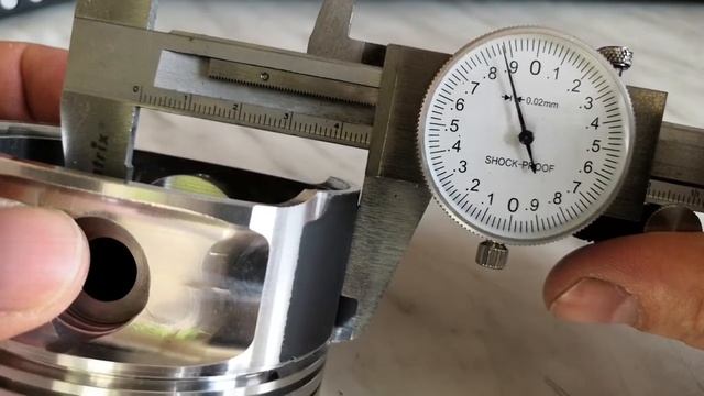 Смещение оси поршневого пальца. Ориентация поршня. Подсказка. смотреть онлайн