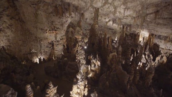 Пещера Постойна