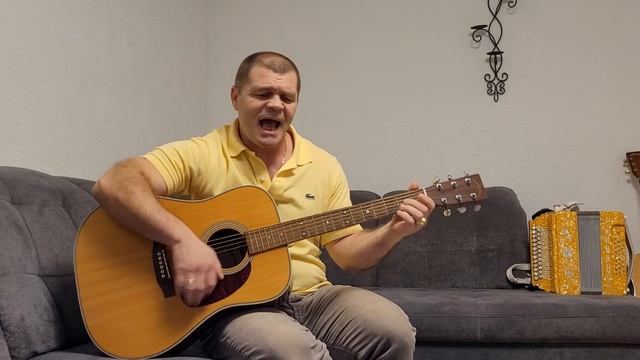 Листья жёлтые над городом кружатся