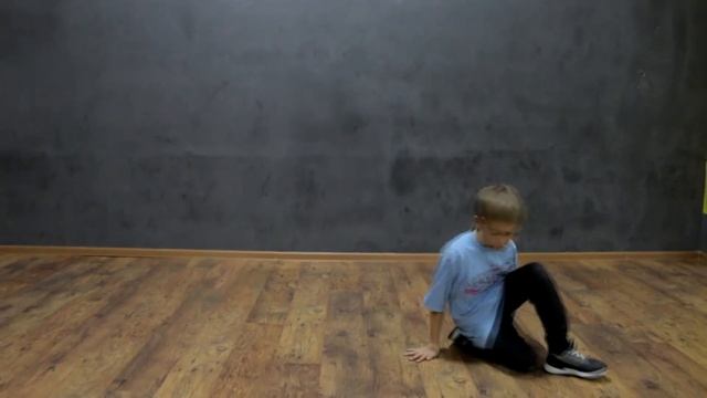 Bboy Гриша (Кишулько Гриша, 9 лет) (выход, придуманный на мк "Почувствуй стиль") смотреть онлайн