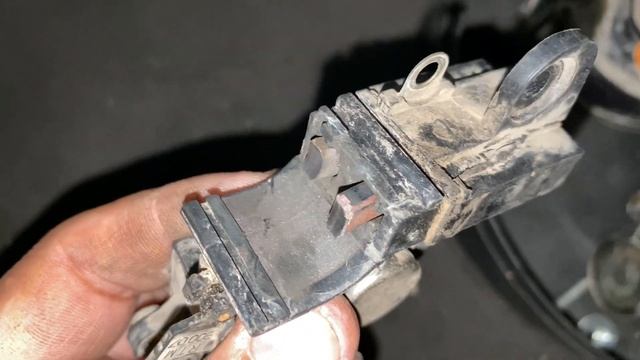 CARRO ACENDEU LUZ DE BATERIA MORREU APAGOU EM MOVIMENTO NÃO DÁ PARTIDA STRADA UNO PALIO SIENA PUNTO смотреть онлайн