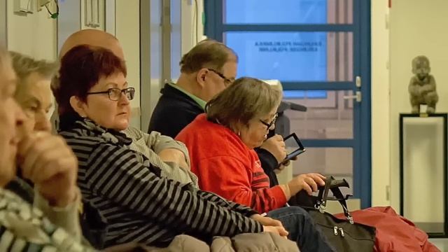 Бабушка устроила шикарные проводы на пенсию. Но за столом коллеги унизили ее своим тостом. смотреть онлайн