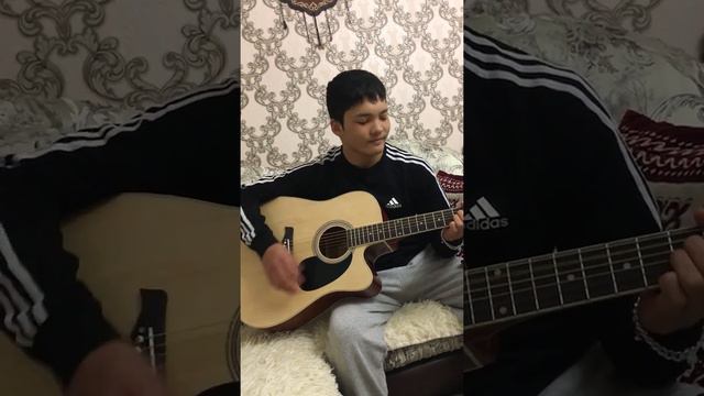 Казах играет на гитаре бомба💣 смотреть онлайн