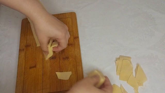 очень простой и лёгкий рецепт!ХРУСТЯЩИЙ ХВОРОСТ.Тает во рту! #хворост смотреть онлайн