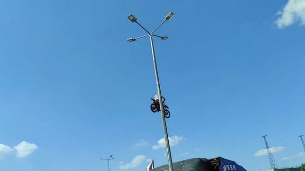 Экстремальное МОТОШОУ у ТРЦ VEER Mall