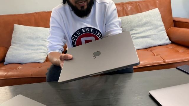Unboxing Macbook Pro 2021| M1 & M1 PRO MAX| Latest 2021 M1 MacBook Pro|Unboxing MacBook Pro 14 & 16 смотреть онлайн