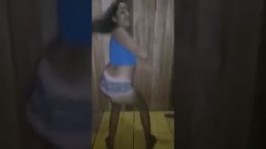 Dançando-vem mamando