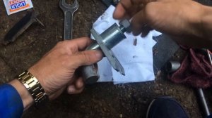 Как вдавить поршень суппорта лансер 9