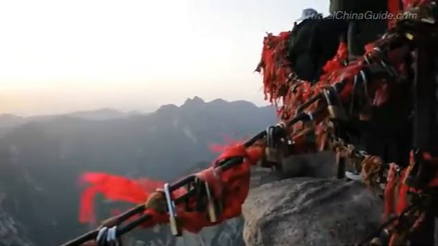 Sunrise on the East Peak of Mt. Huashan смотреть онлайн