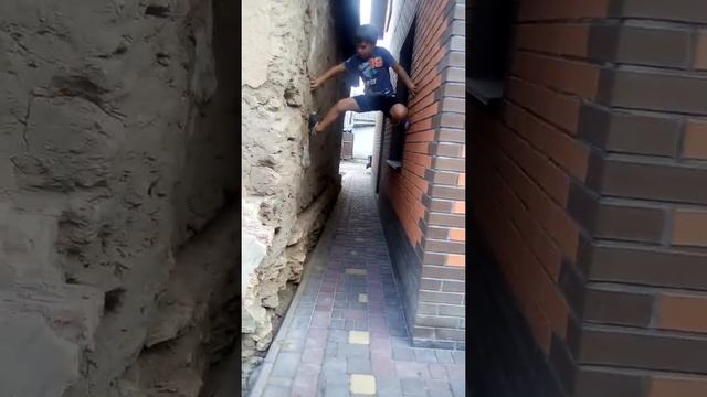 Лазанье по стене смотреть онлайн